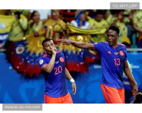 阿根廷队高压逼抢战术奏效，对手频频失误陷入被动