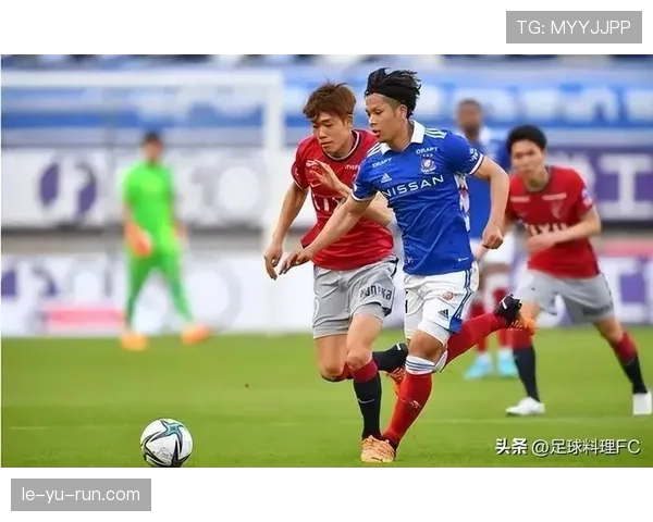 日本国家队中场控场能力显著提升，攻防两端表现稳健亮眼