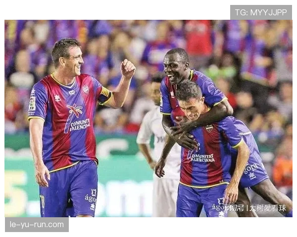 莱万特边路闪电突袭，状态回暖引瞩目