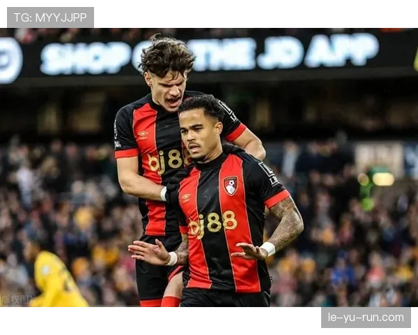 伯恩茅斯门将状态回暖，展现神勇扑救助力球队逆转取胜